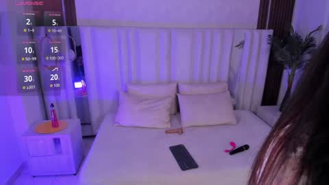 Snapshot of amara_lunee chatting on May 2026 04:09:02 AM AMARA online show from May 2026 04:09:02 AM