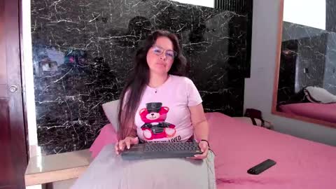 Snapshot of amara_luxe chatting on October 2025 08:05:02 PM amara_luxe online show from October 2025 08:05:02 PM
