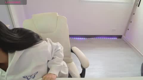 Snapshot of amara_silk chatting on April 2026 05:06:02 PM amara_silk online show from April 2026 05:06:02 PM