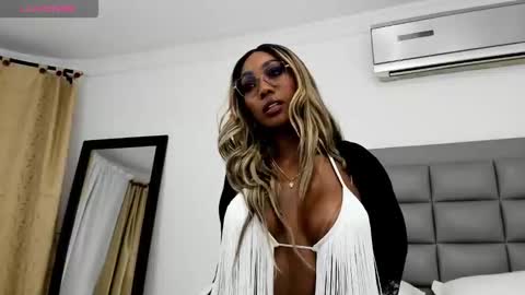 Snapshot of amaraluxe chatting on October 2025 02:11:02 AM amaraluxe online show from October 2025 02:11:02 AM