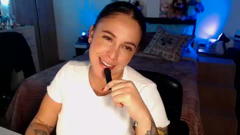 Snapshot of amarat_jolie chatting on July 2026 02:11:02 AM Mila online show from July 2026 02:11:02 AM