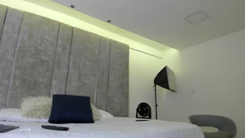 Emily online show from January 2025 10:43:02 AM