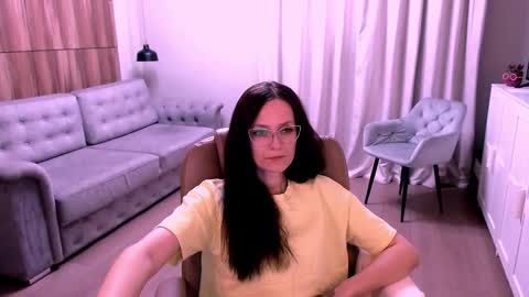 Snapshot of amazingeyes89 chatting on May 2026 11:17:01 AM Izza online show from May 2026 11:17:01 AM