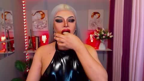 Snapshot of amazingfatcock_ts chatting on January 2025 01:35:01 PM MISS JAZMINE QUEEN OF HELLFIRE online show from January 2025 01:35:01 PM