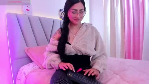 Sara  online show from November 2025 03:01:02 PM