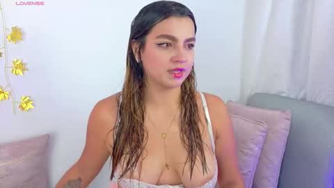 Snapshot of ambar_carterr chatting on December 2025 03:33:01 AM Ambar online show from December 2025 03:33:01 AM