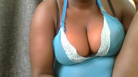 Mia online show from December 2024 08:13:01 AM