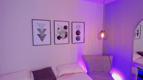 ambarevans_ online show from October 2025 11:42:01 AM