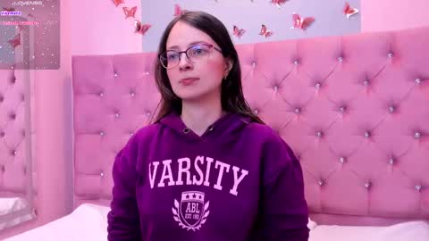 Snapshot of ambeerrwood_ chatting on September 2025 11:59:01 AM . Amber Wood . online show from September 2025 11:59:01 AM