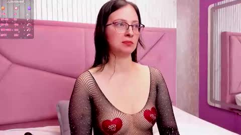 Snapshot of ambeerrwood_ chatting on October 2025 12:47:01 PM . Amber Wood . online show from October 2025 12:47:01 PM