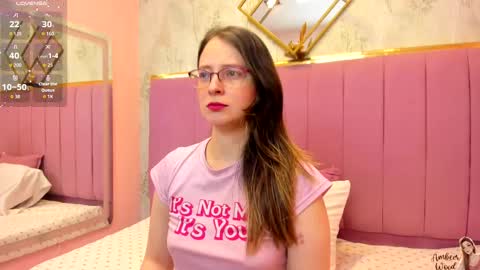 Snapshot of ambeerrwood_ chatting on November 2025 11:45:01 AM . Amber Wood . online show from November 2025 11:45:01 AM