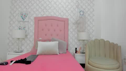 amber  ferrera online show from December 2025 07:43:02 PM