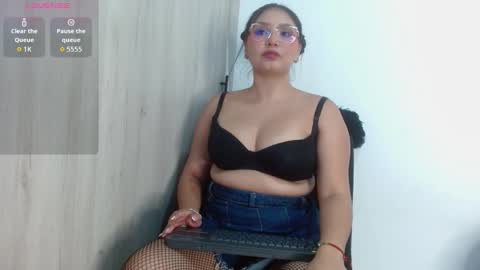 Snapshot of amber__muse chatting on December 2025 06:35:02 PM Amber online show from December 2025 06:35:02 PM