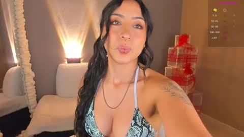 Snapshot of amber_curly chatting on January 2025 05:38:01 PM amber_curly online show from January 2025 05:38:01 PM