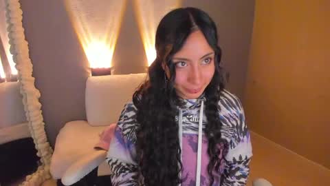 Snapshot of amber_curly chatting on February 2025 10:48:02 PM amber_curly online show from February 2025 10:48:02 PM