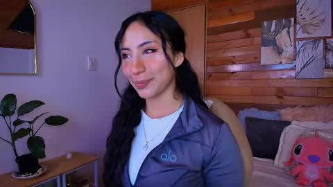 amber_curly online show from April 2026 07:08:02 PM
