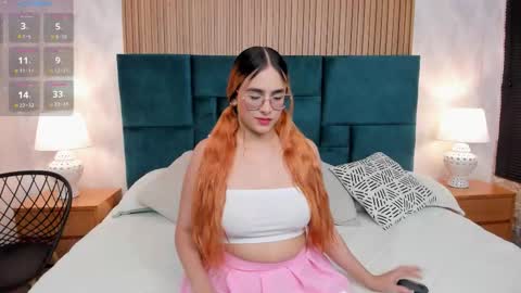 Snapshot of amber_kiss_ chatting on November 2025 06:20:02 PM Emily online show from November 2025 06:20:02 PM