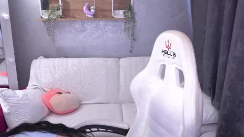 Snapshot of amberdismond chatting on October 2025 07:01:01 AM Anna online show from October 2025 07:01:01 AM