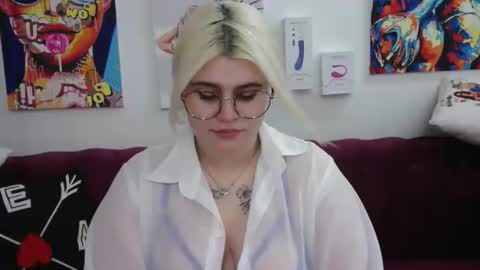 Amber online show from October 2025 01:49:01 AM