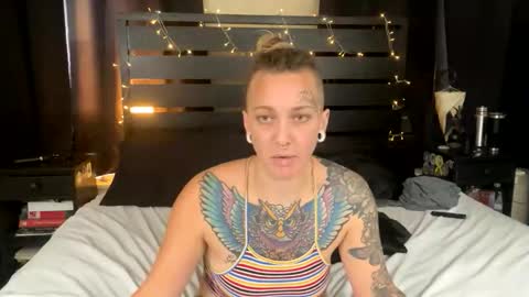 Amberneddie online show from November 2025 05:01:02 PM