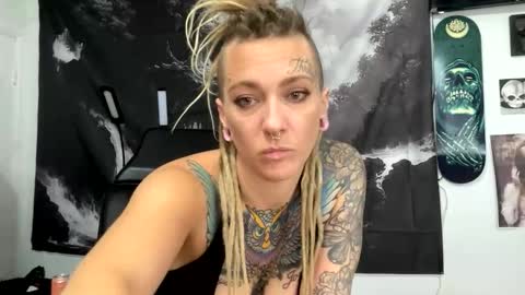 Amberneddie online show from November 2025 07:32:02 PM