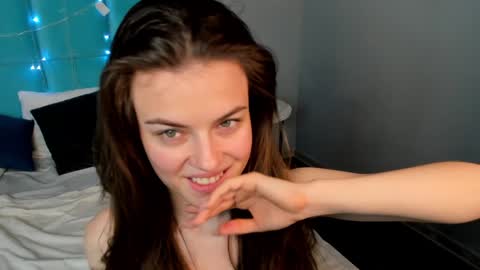 Ameli Lorans online show from February 2025 06:12:01 AM