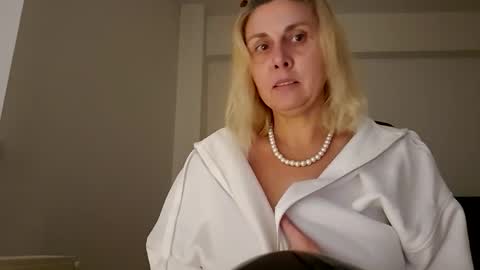 Beatrice online show from January 2026 07:45:01 PM