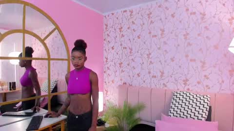 Snapshot of amelia_adms chatting on February 2025 01:20:01 AM Amelia Adams online show from February 2025 01:20:01 AM