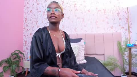 Amelia Adams online show from November 2025 07:19:01 AM