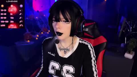 Amelia Aley  online show from October 2025 10:21:02 AM