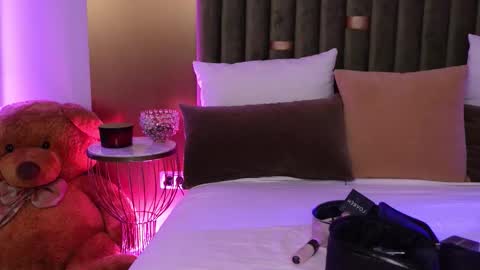 Amelia online show from November 2025 05:56:02 AM