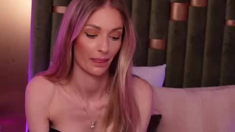 Snapshot of ameliaangell chatting on May 2026 07:30:02 PM Amelia online show from May 2026 07:30:02 PM