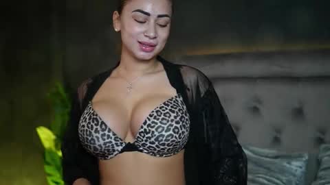  Amelia  online show from November 2025 08:58:02 PM