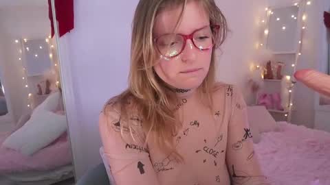 Amelia online show from March 2025 12:01:01 PM