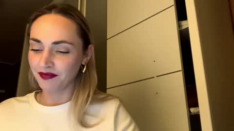 Snapshot of ameliehotsexy chatting on February 2026 07:43:01 PM Amelie online show from February 2026 07:43:01 PM