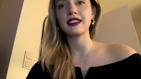 Snapshot of ameliehotsexy chatting on February 2026 06:48:01 PM Amelie online show from February 2026 06:48:01 PM