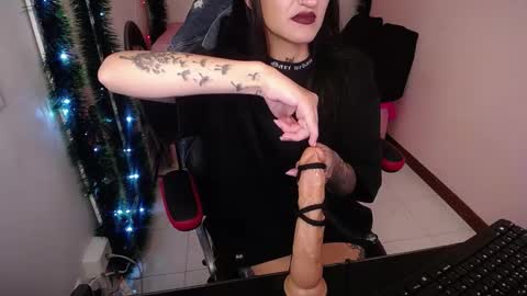Snapshot of amelierouss chatting on December 2024 04:28:01 PM AMELIEROUS .. see you tomorrow kisses online show from December 2024 04:28:01 PM