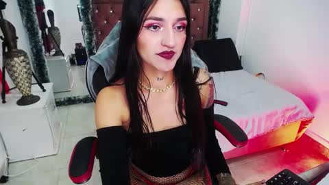 Snapshot of amelierouss chatting on January 2025 02:00:02 AM AMELIEROUS .. see you tomorrow kisses online show from January 2025 02:00:02 AM