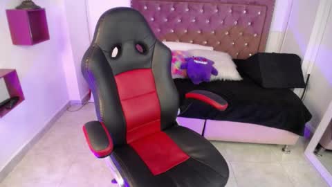 Snapshot of amelierouss chatting on February 2025 04:24:02 PM AMELIEROUS .. see you tomorrow kisses online show from February 2025 04:24:02 PM