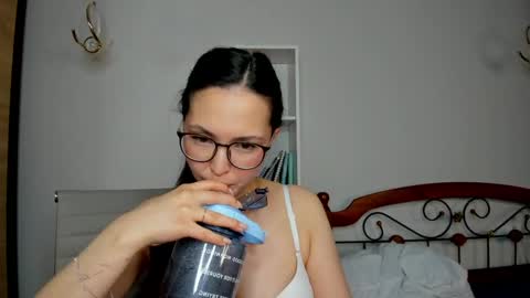 Snapshot of ameliya_sun chatting on May 2026 10:36:01 AM Aylin online show from May 2026 10:36:01 AM