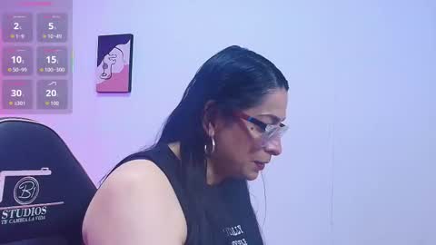 Snapshot of amely_tay chatting on October 2025 11:55:02 AM AMELY online show from October 2025 11:55:02 AM