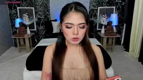 Claire online show from October 2025 07:04:02 AM