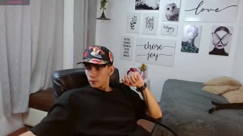 Snapshot of amethystshadow chatting on November 2025 04:05:01 PM amethystshadow online show from November 2025 04:05:01 PM