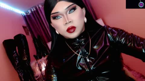 Queen Mireska online show from April 2026 05:29:01 PM