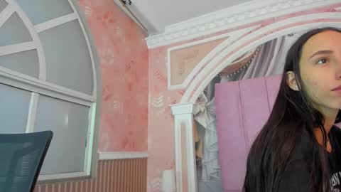 Snapshot of amira_pearl chatting on September 2025 11:21:01 AM Amira online show from September 2025 11:21:01 AM