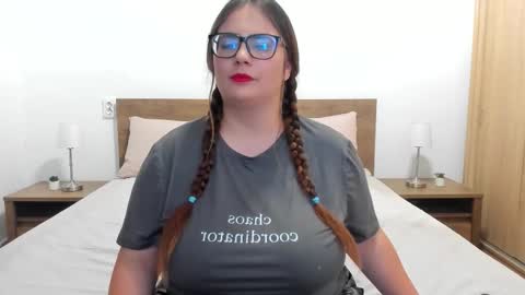 Amira Vyxen online show from September 2025 06:18:02 PM