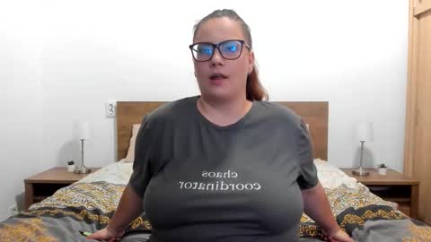 Snapshot of amiravyxen chatting on September 2025 01:32:02 AM Amira Vyxen online show from September 2025 01:32:02 AM