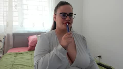 Amira Vyxen online show from May 2026 07:05:01 AM