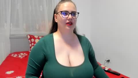 Amira Vyxen online show from June 2026 07:23:01 PM