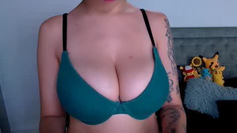 Snapshot of ammanda_ chatting on November 2025 10:51:01 PM diana online show from November 2025 10:51:01 PM